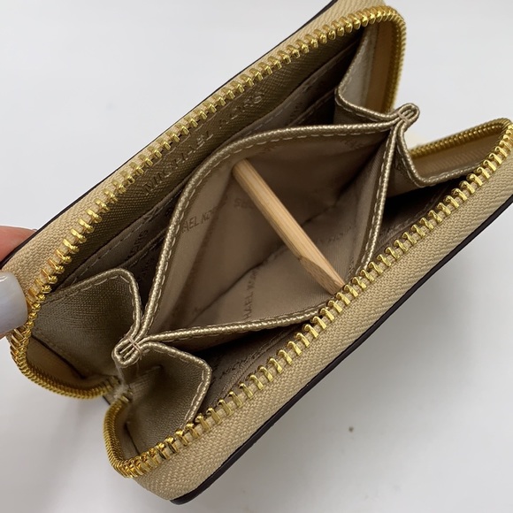 MICHAEL KORS JET SET TRAVEL MEDIUM ZIP AROUND CARD CASE PALE GOLD COLOR - Picture 7 of 11